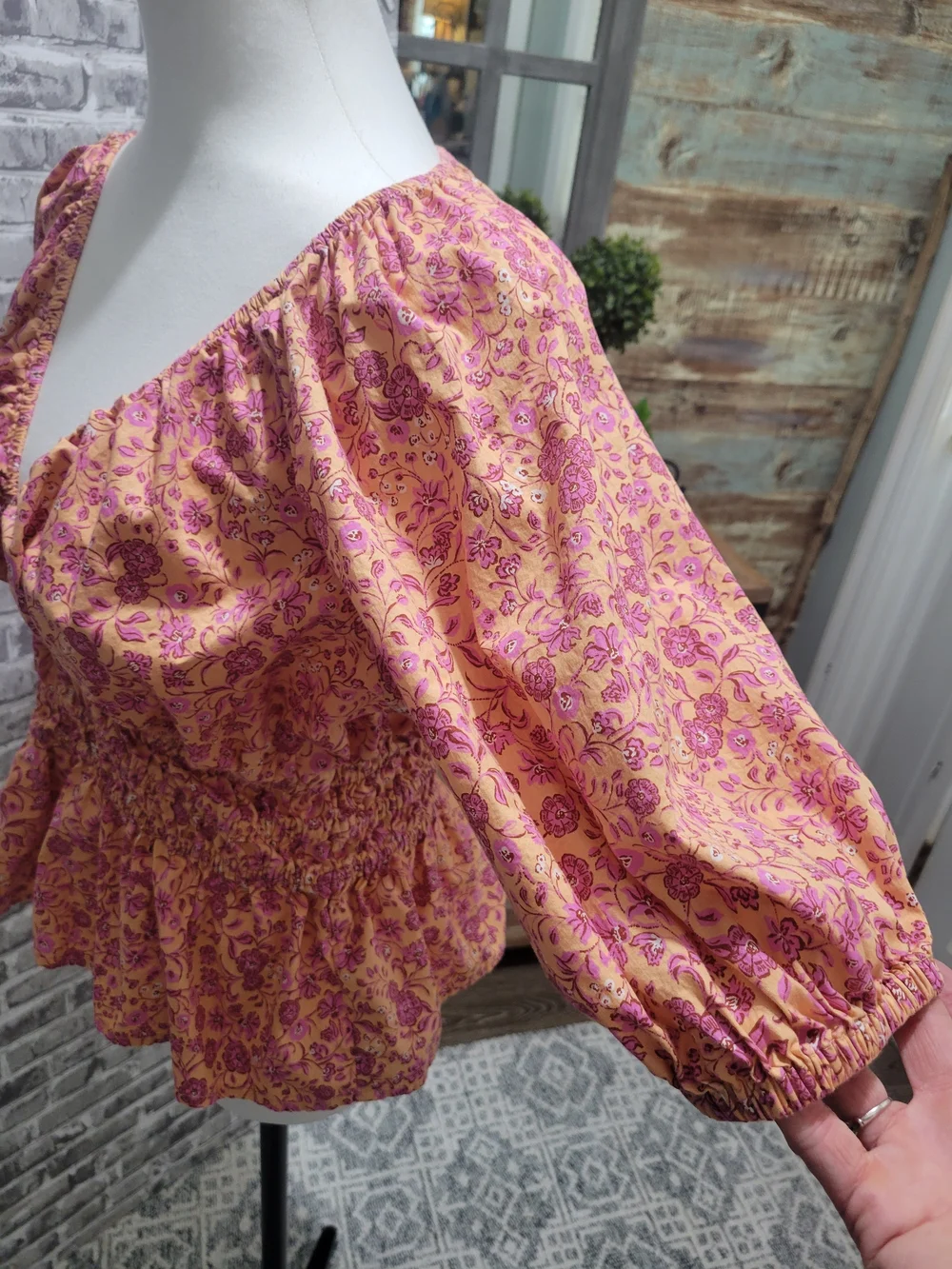 Old Navy Peach and Pink Floral V-Neck Smocked Waist Puff Sleeve Blouse Womens S